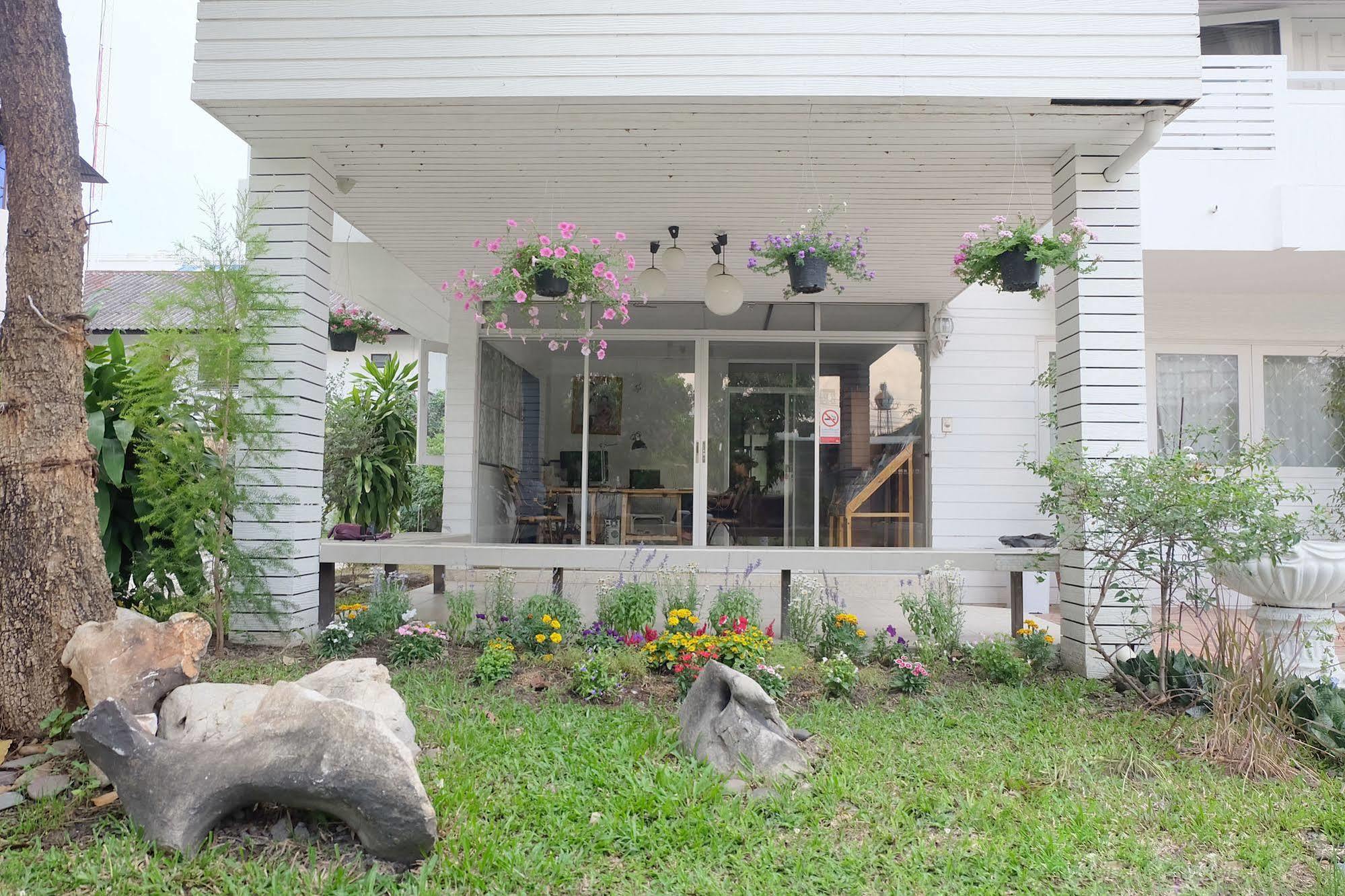 Udee Cozy Bed & Breakfast Чиангмай Екстериор снимка