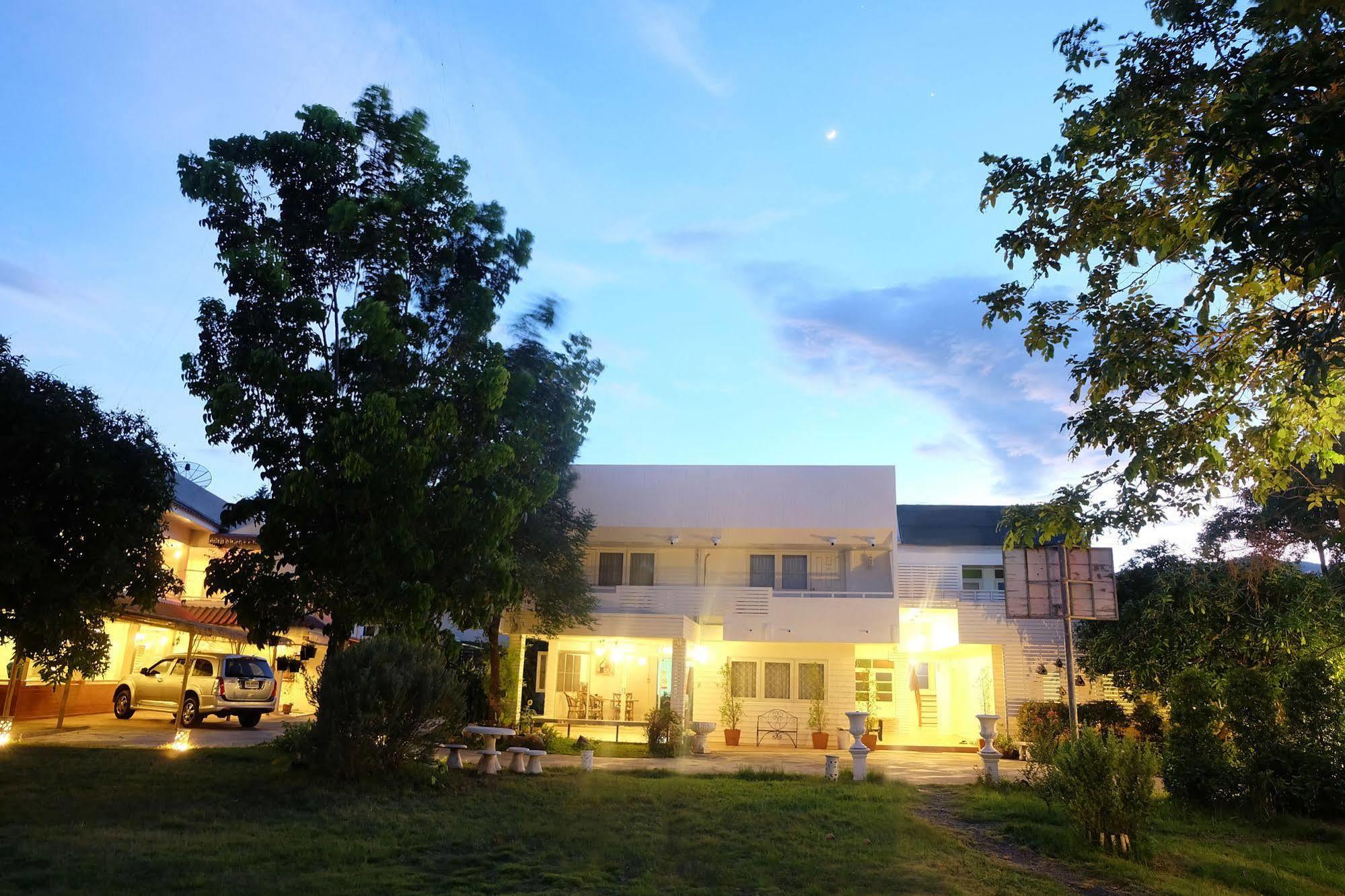 Udee Cozy Bed & Breakfast Чиангмай Екстериор снимка